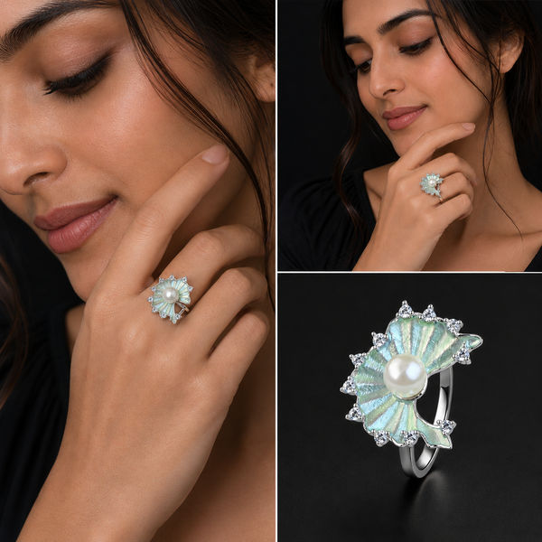 Petal Muse green Pearl Ring